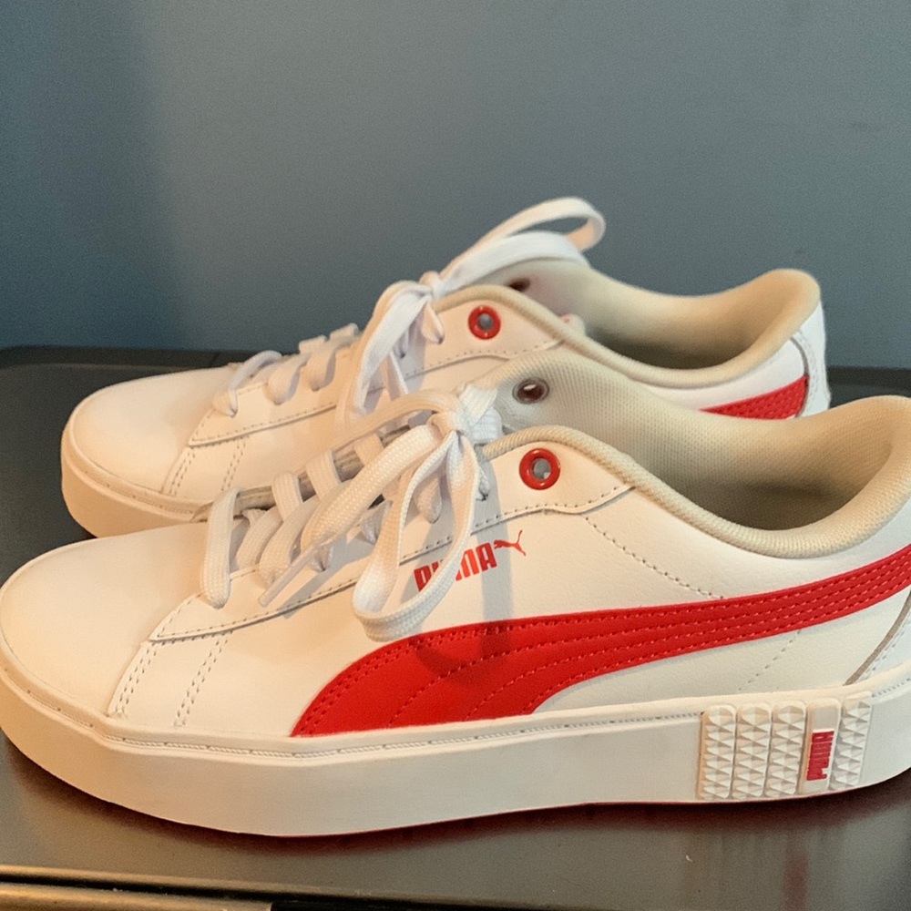 Worn once, PUMA smash platform sneakers